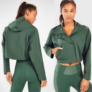 Fabletics Cropped Wind Breaker Rain Coat Forest Green Long Sleeve Hoodie Zipper